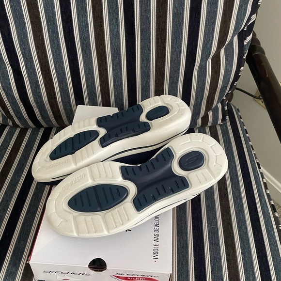 Skechers Go Walk Arch Fit “Grateful” - Picture 4 of 4